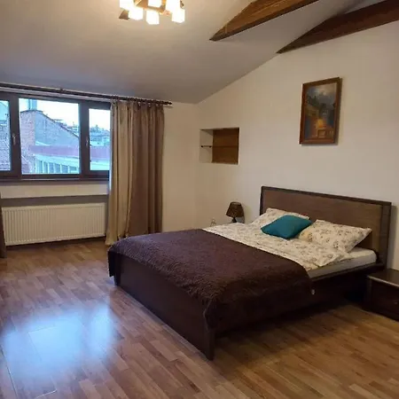 дворівневі на площі ринок Apartment