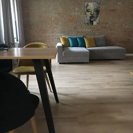 Daire дворівневі на площі ринок